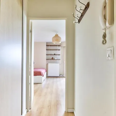 Apartment For 2 People In La Villette