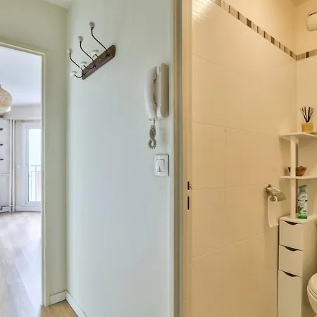 For 2 People In La Villette Apartment *